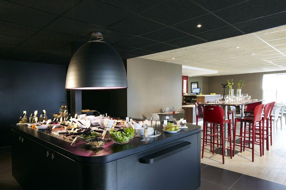 Campanile Lyon Est Aeroport Saint Exupery Hotell Eksteriør bilde