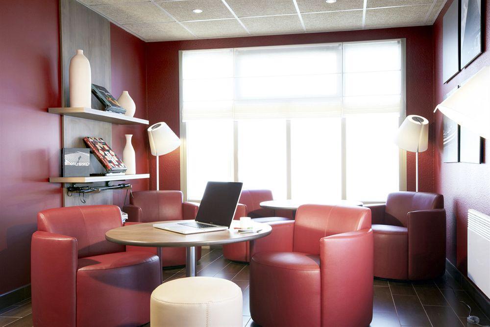 Campanile Lyon Est Aeroport Saint Exupery Hotell Eksteriør bilde
