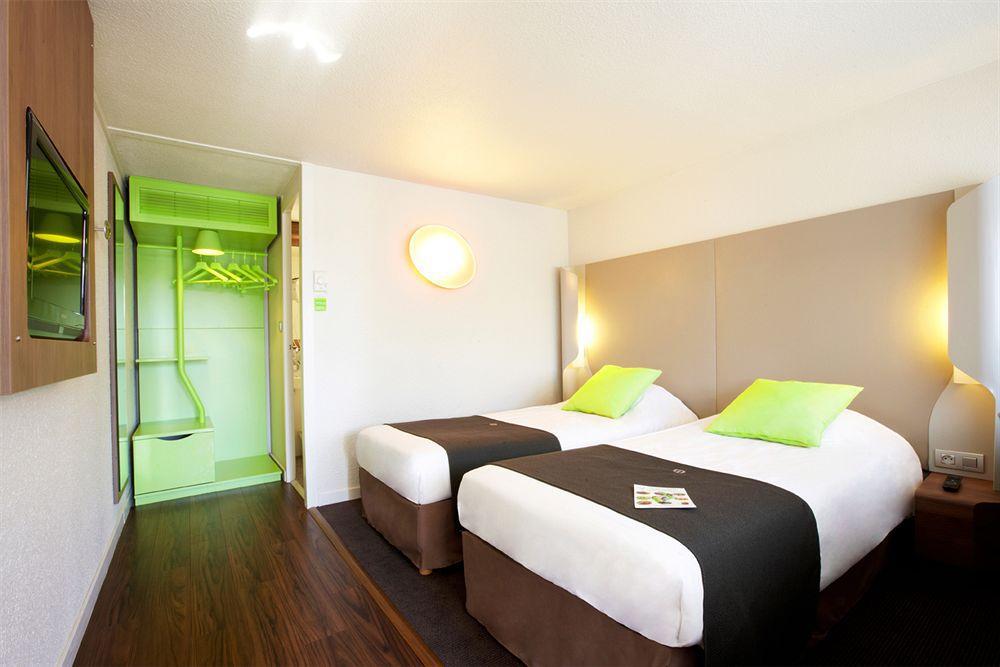 Campanile Lyon Est Aeroport Saint Exupery Hotell Eksteriør bilde