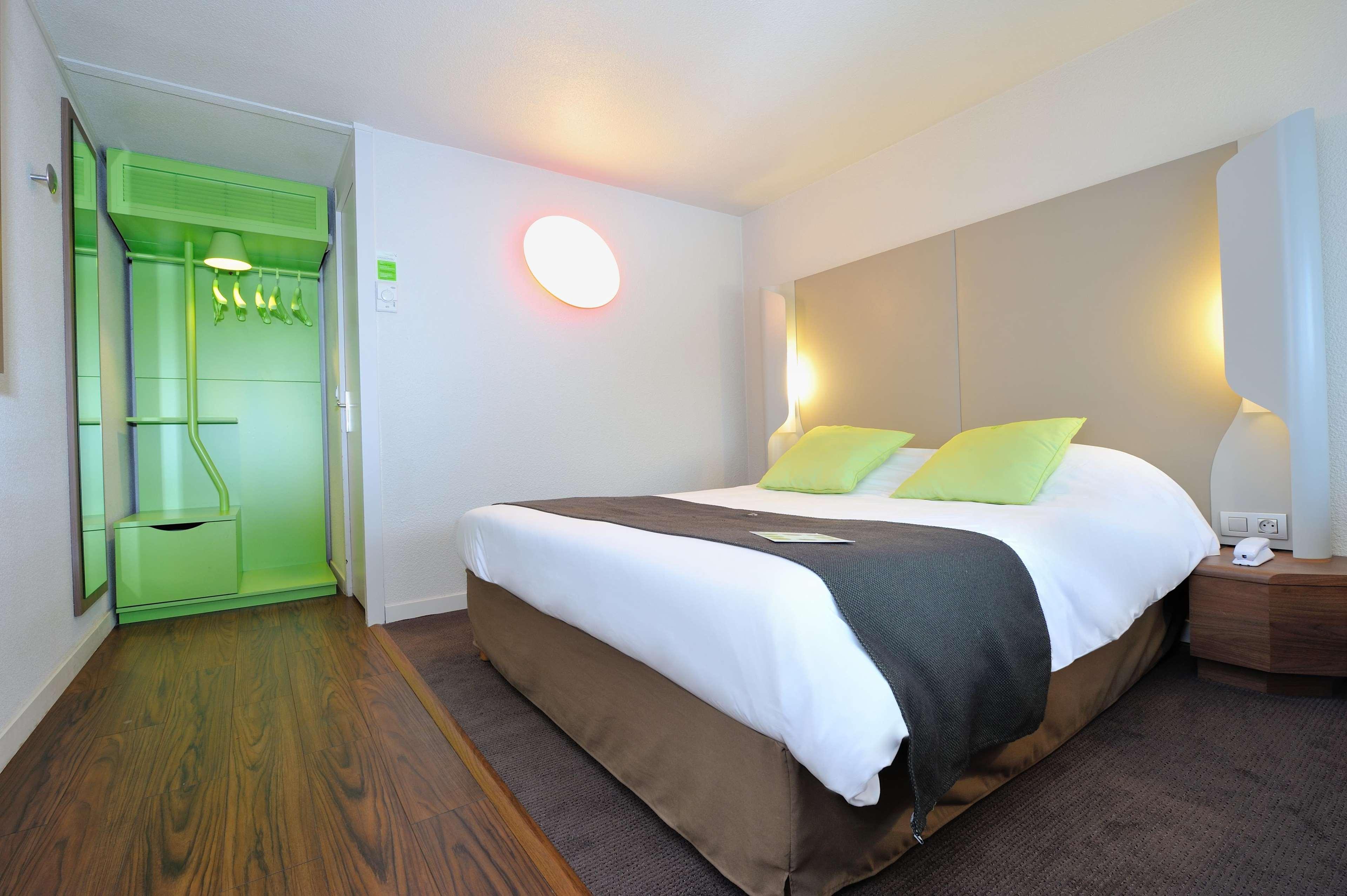 Campanile Lyon Est Aeroport Saint Exupery Hotell Eksteriør bilde