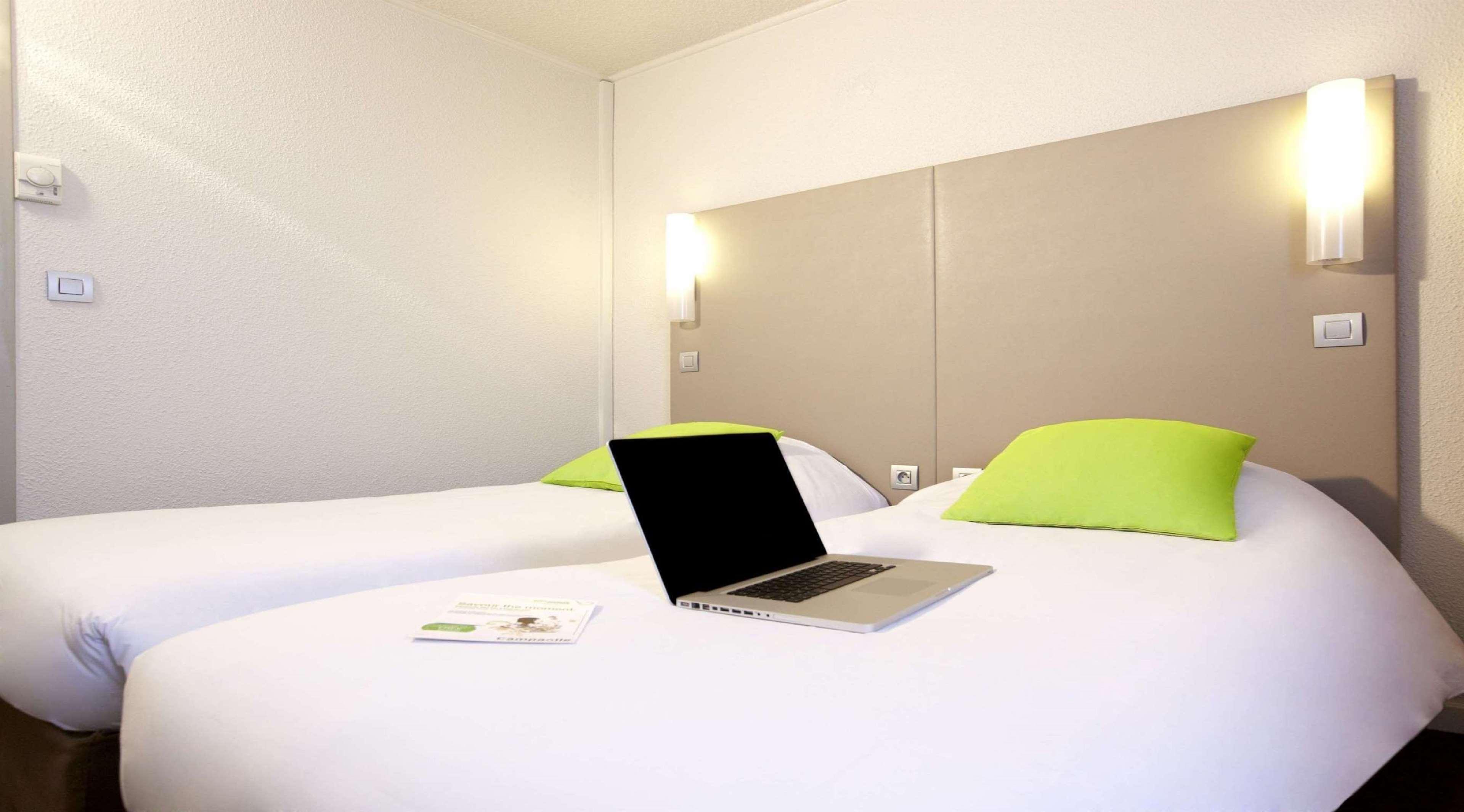 Campanile Lyon Est Aeroport Saint Exupery Hotell Eksteriør bilde