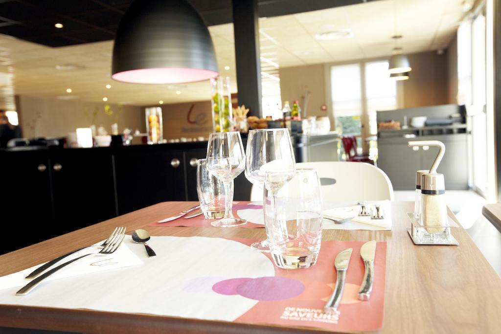 Campanile Lyon Est Aeroport Saint Exupery Hotell Eksteriør bilde