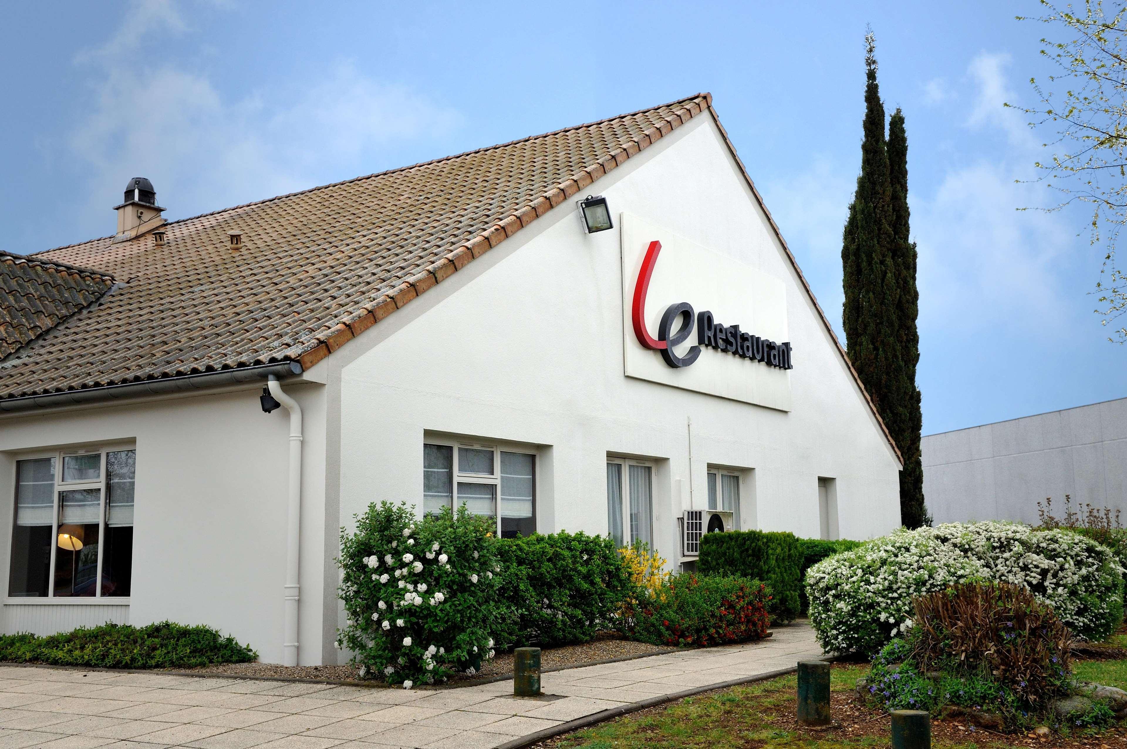 Campanile Lyon Est Aeroport Saint Exupery Hotell Eksteriør bilde