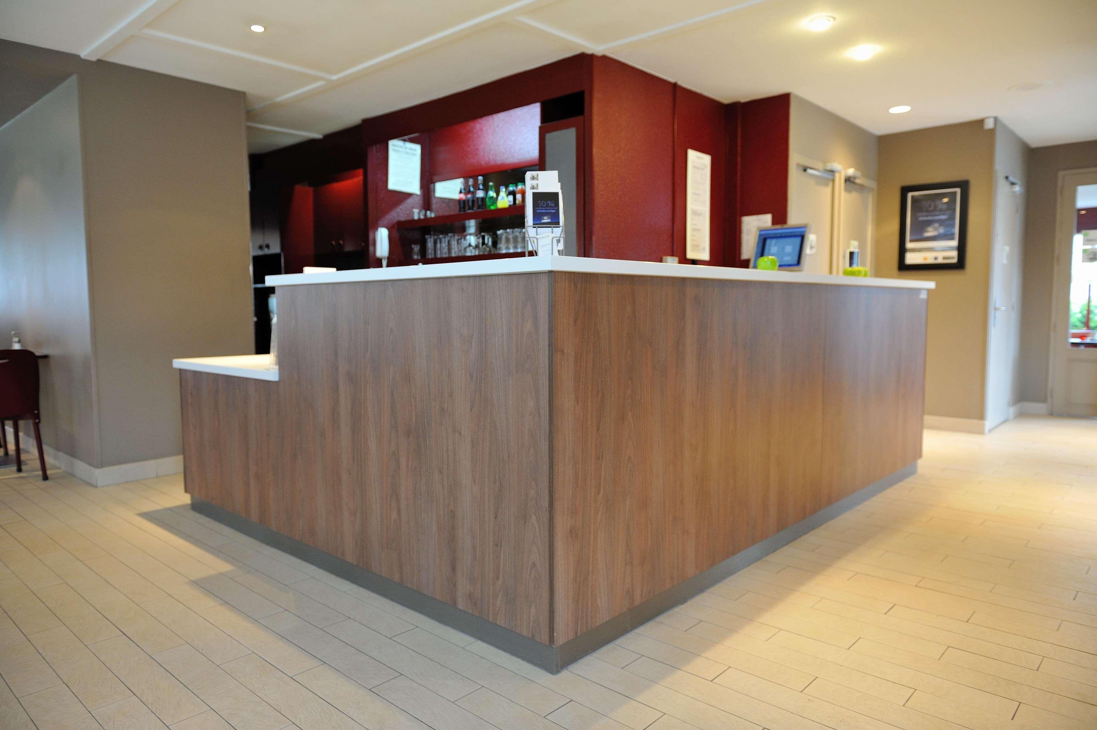 Campanile Lyon Est Aeroport Saint Exupery Hotell Eksteriør bilde