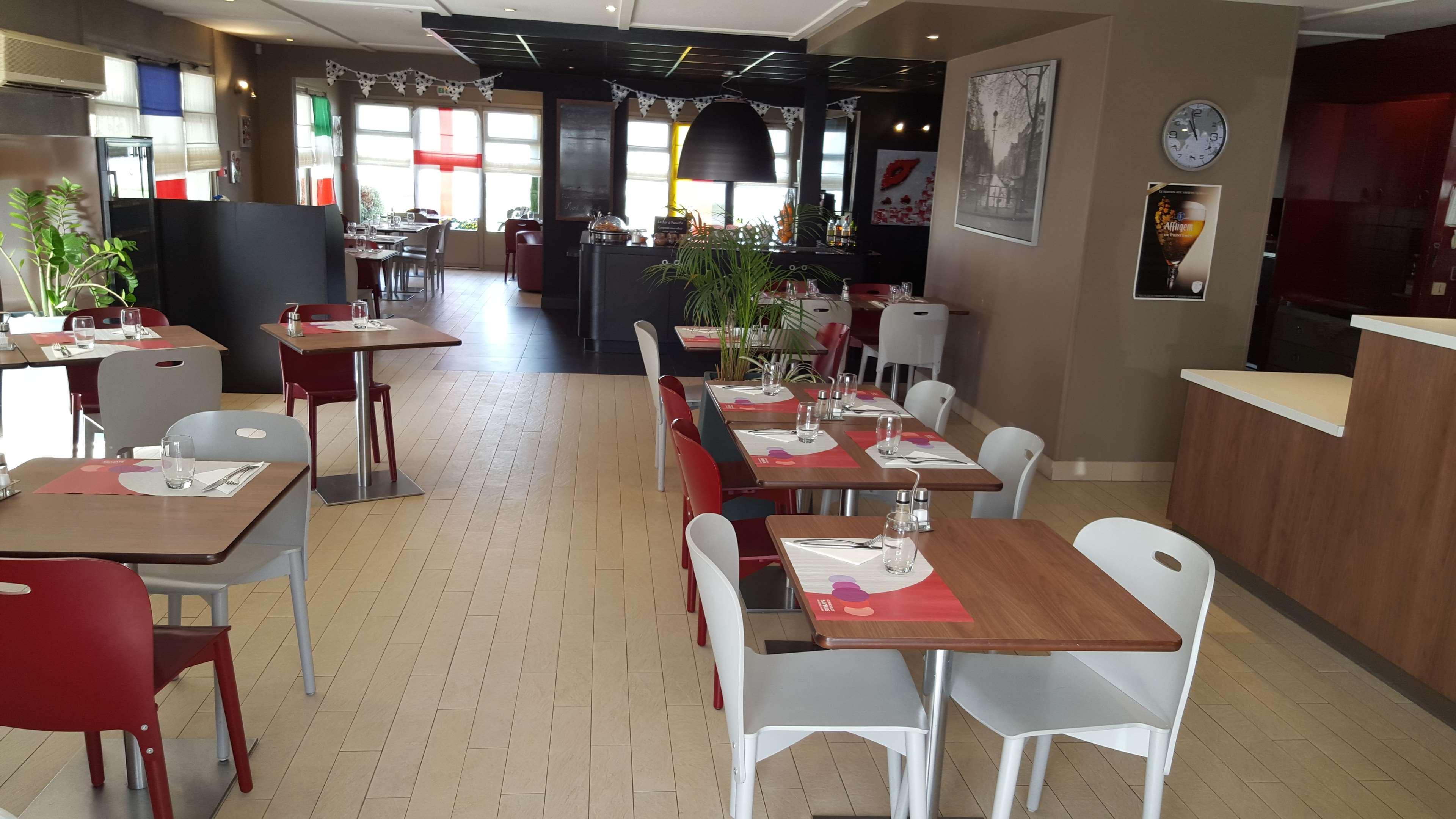 Campanile Lyon Est Aeroport Saint Exupery Hotell Eksteriør bilde