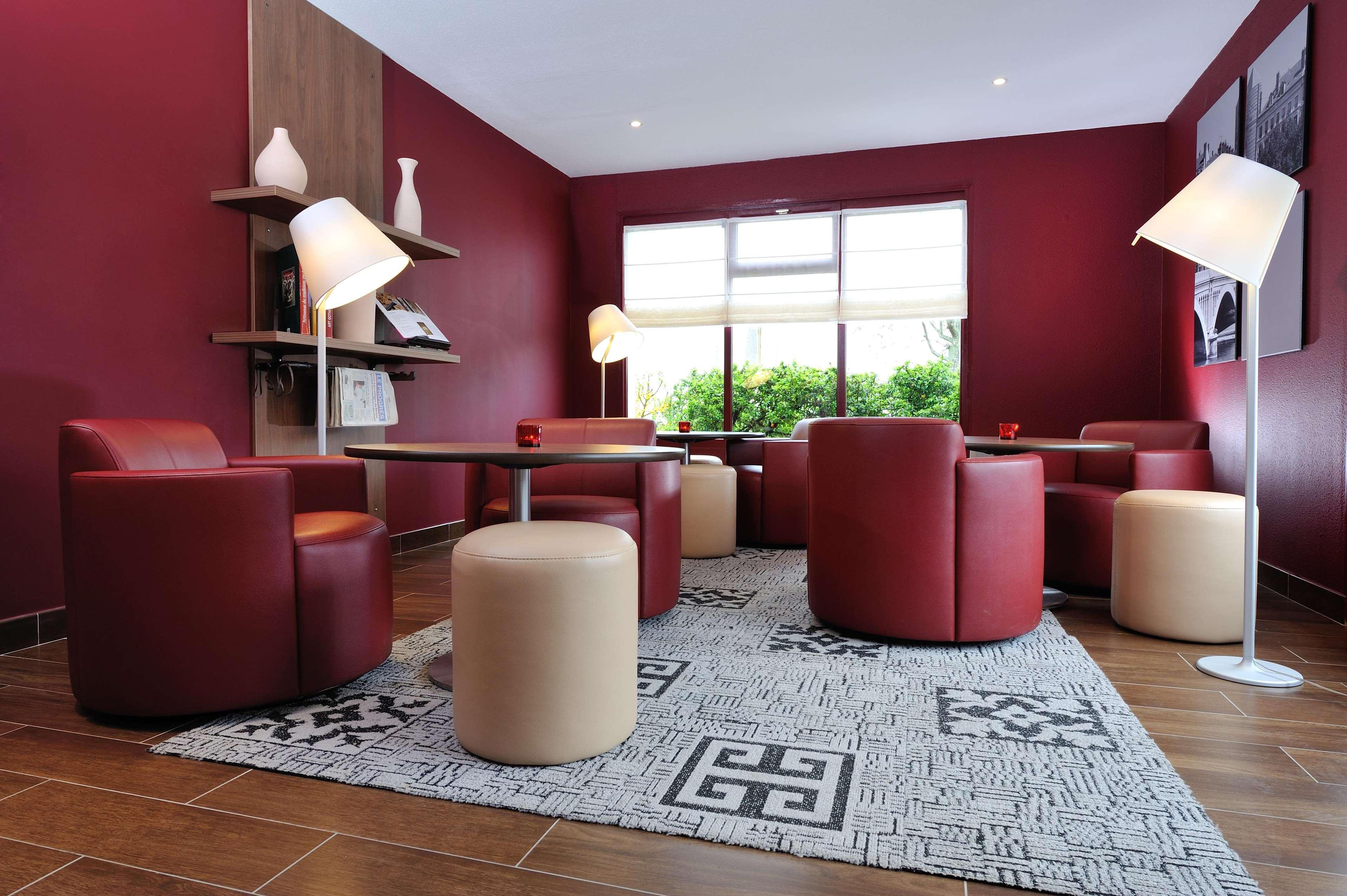 Campanile Lyon Est Aeroport Saint Exupery Hotell Eksteriør bilde